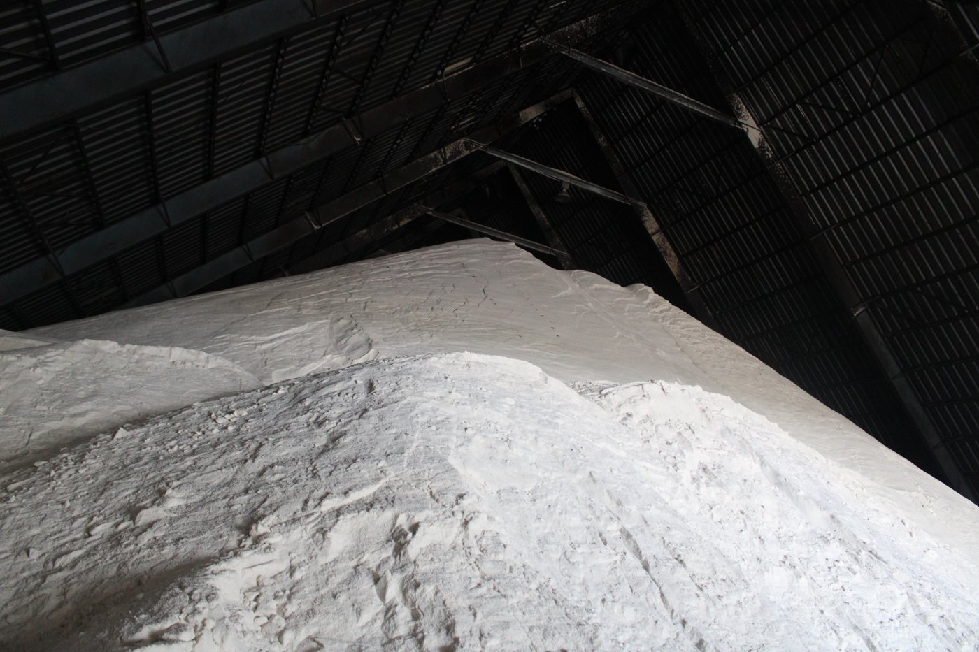 Azúcar almacenada a granel en bodega
